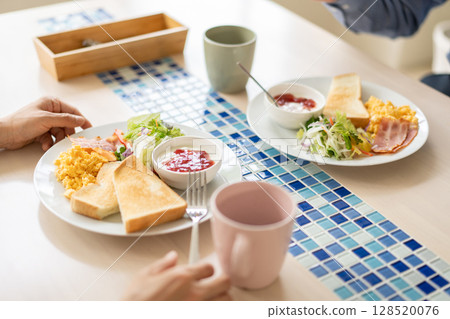 Husband and wife at breakfast 128520076
