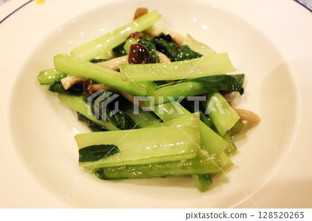 中式點心“香炒時令蔬菜和姬菇” 128520265