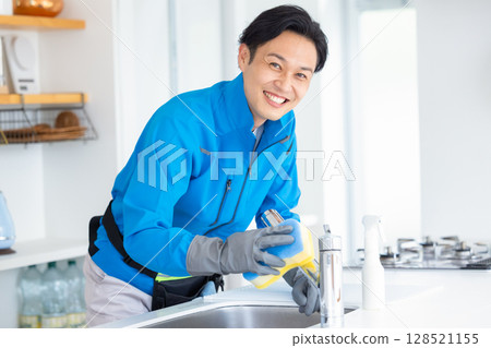 House cleaning staff cleaning the kitchen 128521155