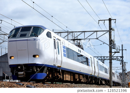 281 series Kansai Airport Express Haruka running on the Tokaido Main Line 128521396