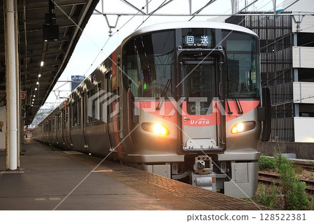 [JR西日本] 227系500-Urara (山陽本線：下關站) 128522381