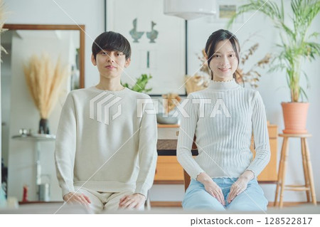 A good couple 128522817