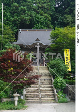 Manpukuji Temple is a temple of the Koyasan Shingon sect located at an altitude of 600m in Tsuyama City, Okayama Prefecture. 128523225