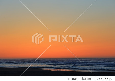 美麗的海灘日出 128523640