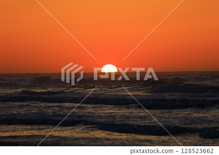 美麗的海灘日出 128523662