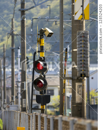 鐵路道口警報器運行中 鐵路道口警報器運行中 128524203