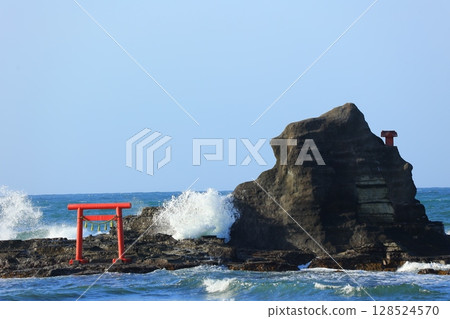 Red torii gate and blue sea Red torii gate and blue sea 128524570