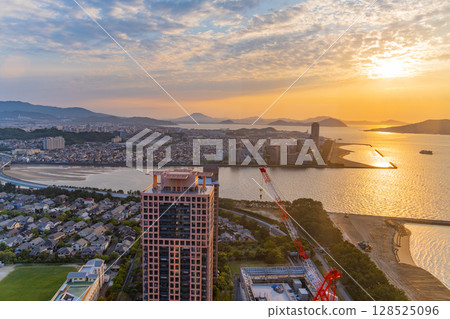 (Fukuoka Prefecture) Evening view of Hakata Bay from Fukuoka Tower 128525096