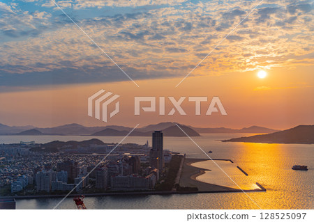 (Fukuoka Prefecture) Evening view of Hakata Bay from Fukuoka Tower 128525097