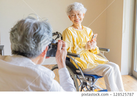 Senior couple taking pictures with a single-lens reflex camera Senior couple taking pictures with a single-lens reflex camera 128525787