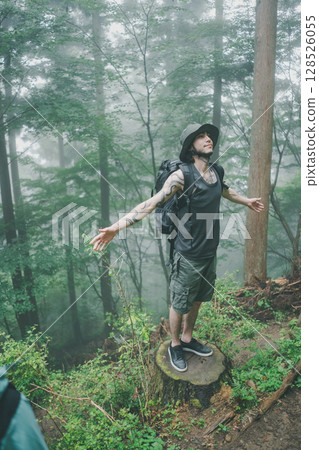 trekking, forest, mountain climbing 128526055