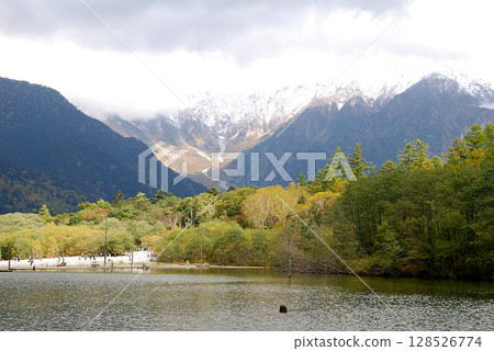 Snowy Kamikochi The seasons change from late autumn to early winter in Kamikochi - Hotaka covered in snow as seen from Taisho Pond 128526774