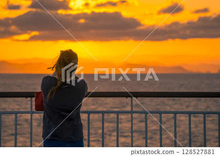 【東京九州渡輪 前往 真由新門司港：宇和島海岸的日落】 128527881