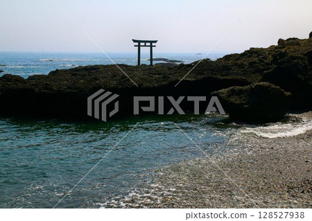 A torii gate overlooking the magnificent Pacific Ocean... "Oarai Isosaki Shrine" Kamiiso no Torii A torii gate overlooking the magnificent Pacific Ocean... "Oarai Isosaki Shrine" Kamiiso no Torii 128527938