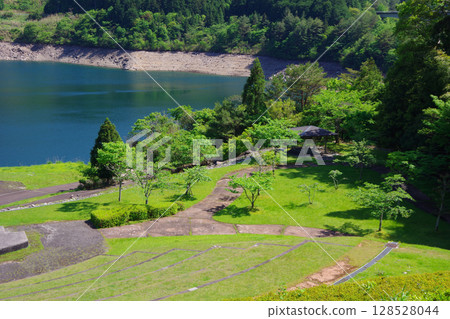 愛媛郡四國中央市寺野湖畔廣場 128528044