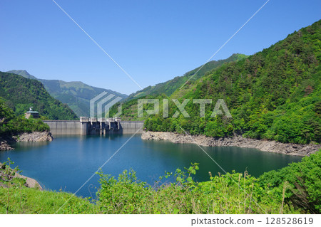 從愛媛縣四國中央市西濃展望台眺望富里水壩 128528619