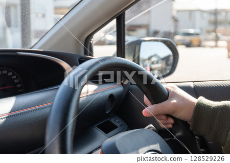 握住方向盤 128529226
