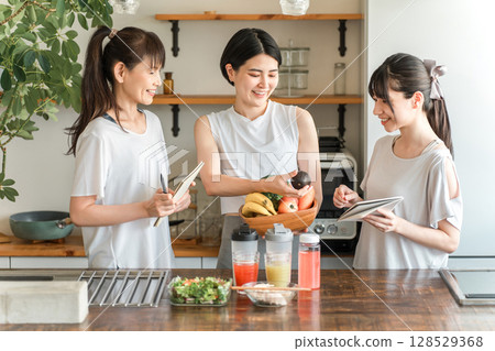 An athlete food master explains the nutritional value of vegetables, green and yellow vegetables, and avocados in a cooking class 128529368