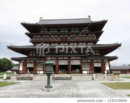 奈良市藥師寺（本殿） 128529604