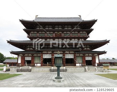 奈良市藥師寺（本殿） 128529605