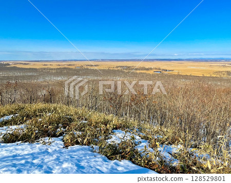 View of the Kushiro Marsh in winter from Hosooka Observatory 128529801