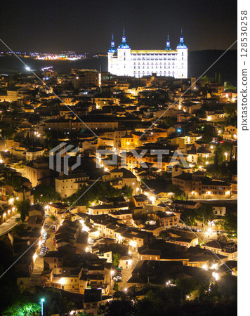 Night view of the ancient city of Toledo from a high vantage point 128530258