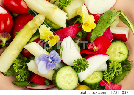 SALAD WITH EDIBLE FLOWERS. SALAD WITH EDIBLE FLOWERS. 128530321