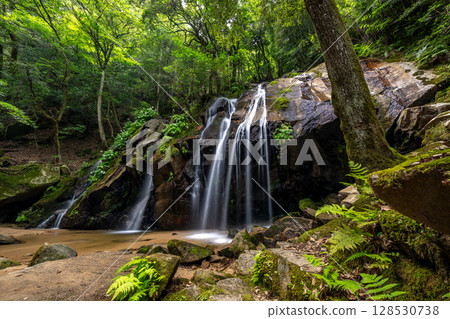 Kinayori Waterfall (Miyazu City, Kyoto Prefecture) Kinayori Waterfall (Miyazu City, Kyoto Prefecture) 128530738