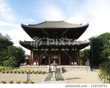 奈良市的喜光寺（本堂） 128530741