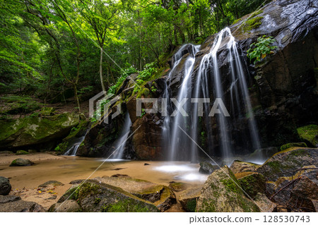 Kinayori Waterfall (Miyazu City, Kyoto Prefecture) Kinayori Waterfall (Miyazu City, Kyoto Prefecture) 128530743