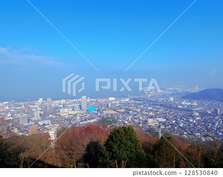 從青山山頂觀景台欣賞的壯麗景色(香川縣宇多津町) 從青山山頂觀景台欣賞的壯麗景色(香川縣宇多津町) 128530840