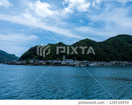 The World Heritage Site of Sakitsu Village from the opposite bank 128530950