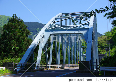 Seino Bridge over the Dozan River in Shikokuchuo City, Ehime Prefecture 128531442