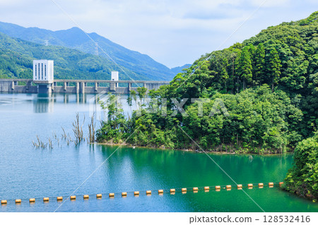 福岡縣那珂川市夏季的五箇山水壩 128532416