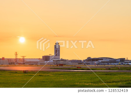 福岡縣福岡市福岡機場夏季黃昏 128532419