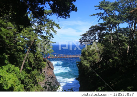 沿著城崎海岸的小路漫步 128533057
