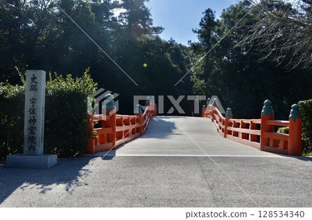 The "Shinkyo Bridge" at Usa Shrine (Usa Shrine, north grounds, Usa City, Oita Prefecture) The "Shinkyo Bridge" at Usa Shrine (Usa Shrine, north grounds, Usa City, Oita Prefecture) 128534340