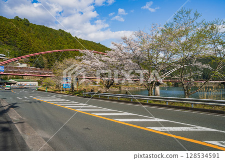 View of the Bridge of Dreams from near the Tenryu Aizu Hanamomo no Sato roadside station in Hamamatsu City (Shizuoka Prefecture) View of the Bridge of Dreams from near the Tenryu Aizu Hanamomo no Sato roadside station in Hamamatsu City (Shizuoka Prefecture) 128534591