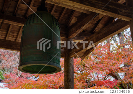 Kyoto: Autumn at Saimyoji Temple Bell Tower 128534956