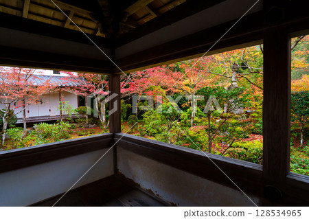 Saige-ji庭院在京都秋天 128534965