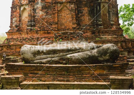 Wat Phra Mahathat, Thailand 128534996