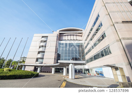 天氣晴朗的新潟縣新潟市新潟市政府 天氣晴朗的新潟縣新潟市新潟市政府 128537896