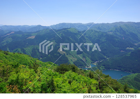 View of Lake Kanasa from Suiha Seiho Observatory in Shikokuchuo City, Ehime Prefecture View of Lake Kanasa from Suiha Seiho Observatory in Shikokuchuo City, Ehime Prefecture 128537965