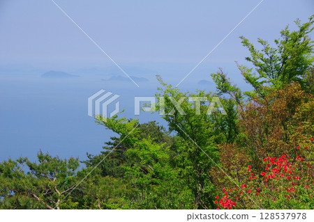 View of the islands of the Seto Inland Sea from Suiha Seiho Observatory in Shikokuchuo City, Ehime Prefecture View of the islands of the Seto Inland Sea from Suiha Seiho Observatory in Shikokuchuo City, Ehime Prefecture 128537978