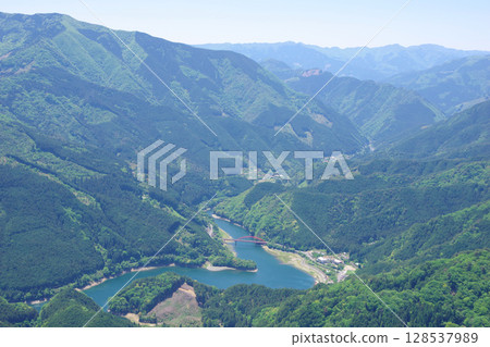 View of Lake Kinsha from Suiha Seiho Observatory in Shikokuchuo City, Ehime Prefecture 128537989