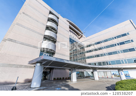 Niigata City, Niigata Prefecture, Niigata City Hall in fine weather 128538207