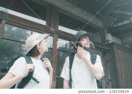 ryokan, japanese inn, heterosexual couple 128538624