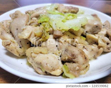 雞肉炒高麗菜 128539062