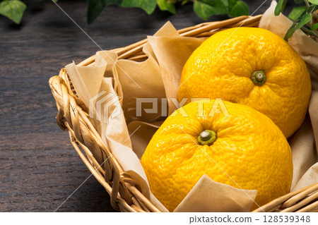 Fresh yuzu in a basket 128539348
