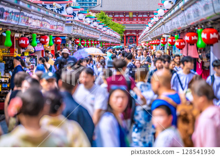 日本東京城市景觀入境旅遊持續進行...就像一個外國...淺草寺擠滿了外國遊客=7月17日 日本東京城市景觀入境旅遊持續進行...就像一個外國...淺草寺擠滿了外國遊客=7月17日 128541930